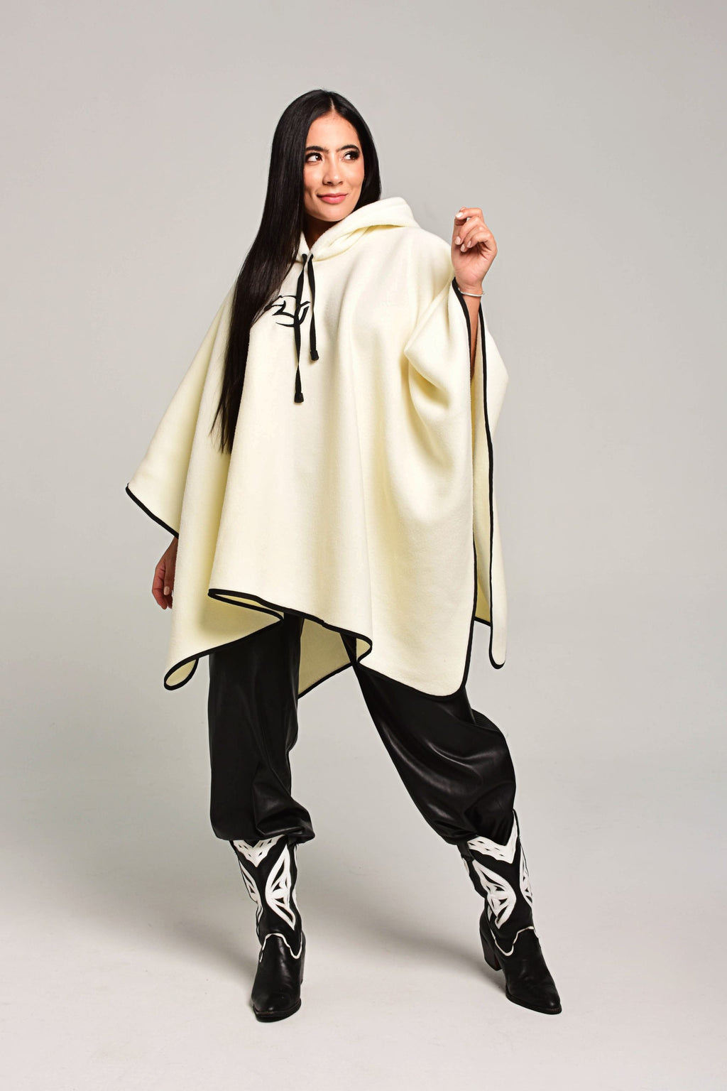 Ruana Capucha Modelo 1